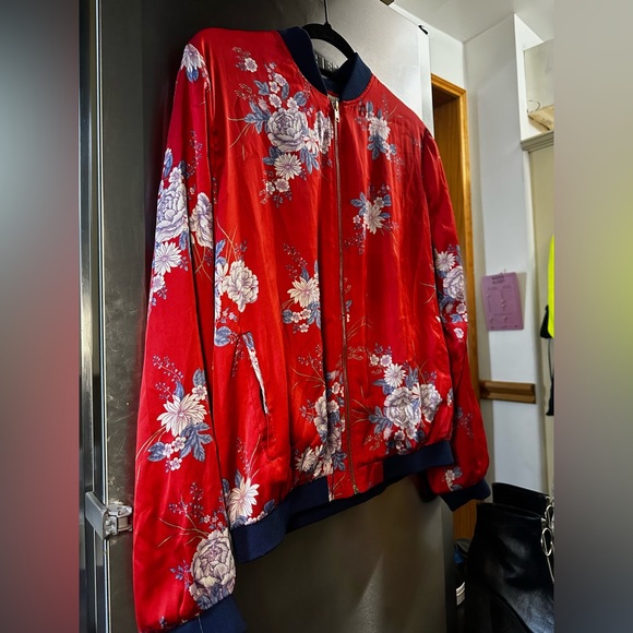 Red floral satin bomber jacket - Picture 2 of 4
